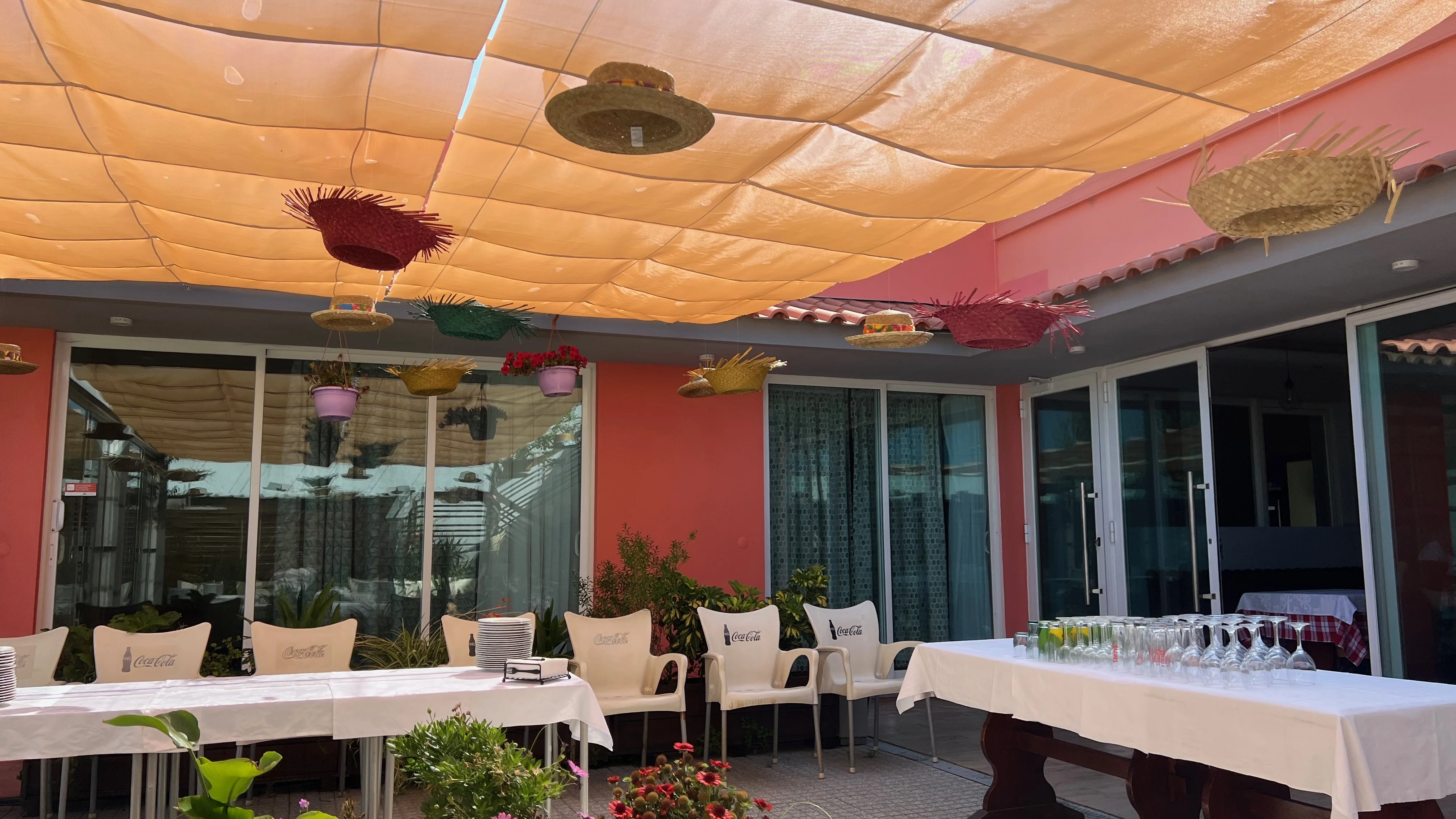 Jardim e piscina